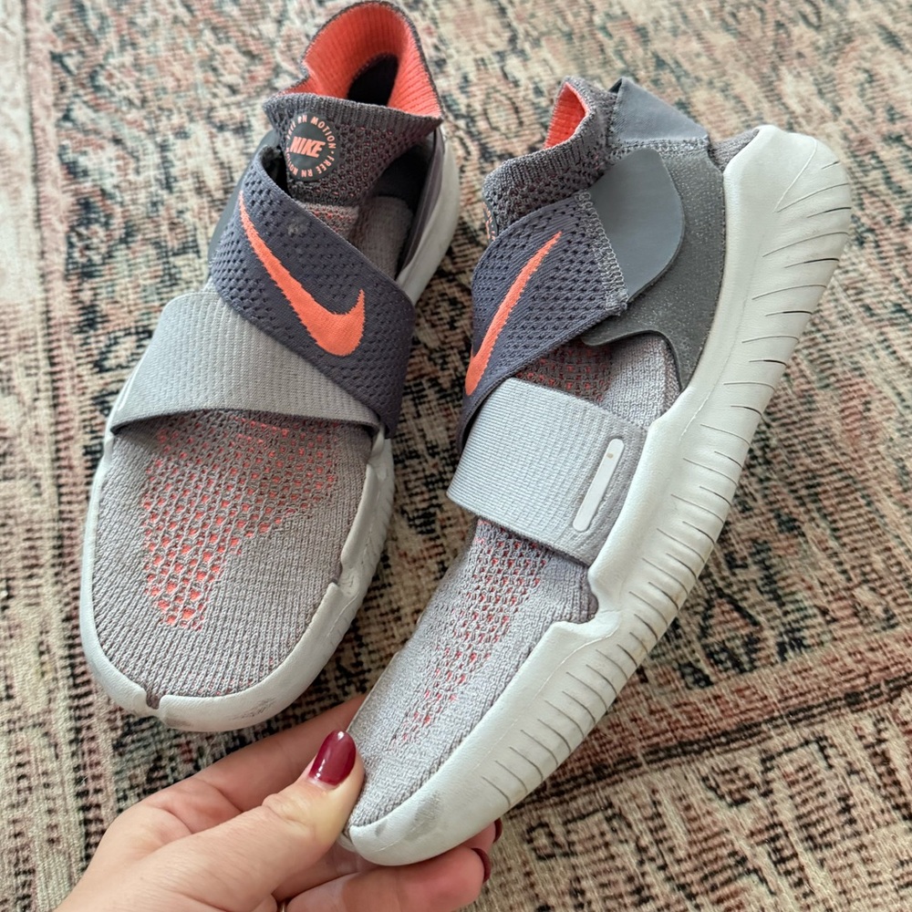 Nike Free run motion Gym Athletic Running Coral/Gray shoe Sneaker Womens 9